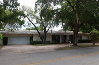 Building Photo - 189 Edgewater Dr