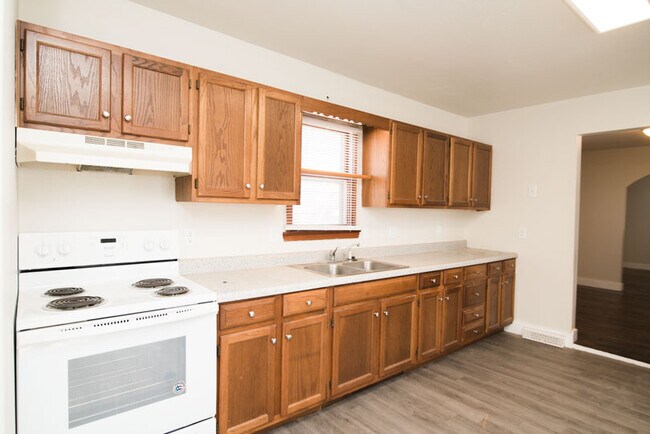 Building Photo - 2320 Southridge Dr