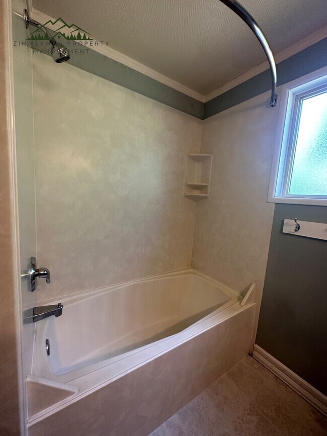 Building Photo - 4 Bedroom Home in Hayden Bridge Area w/ La...