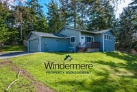 Building Photo - Charming 3 Bedroom 2 Bathroom Home in Sierra with Water View
