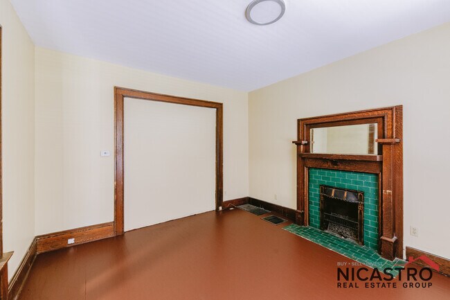 Building Photo - 182 E Lane Ave