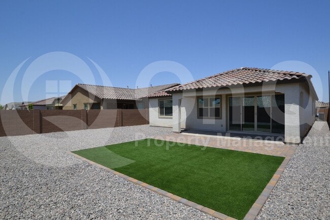 Building Photo - 9213 W Glenrosa Ave