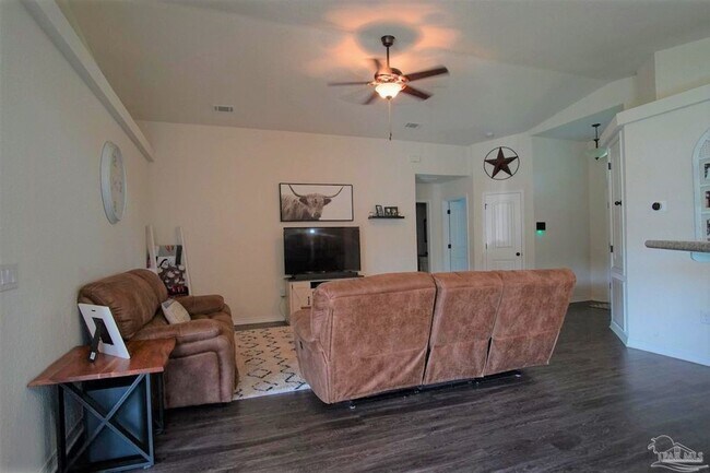 Building Photo - Popular Floor Plan, Almost New Home in Woo...