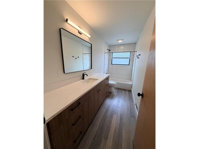 Building Photo - 131 W 46th St