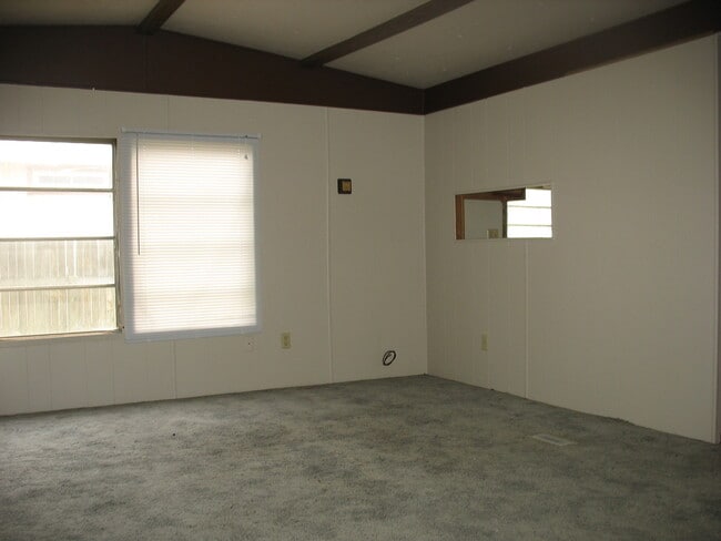 Building Photo - 2bed, 1bath mobile home - Kuna
