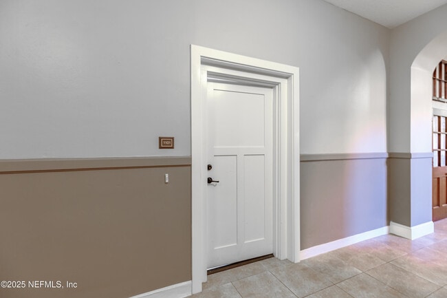 Building Photo - 2525 College St