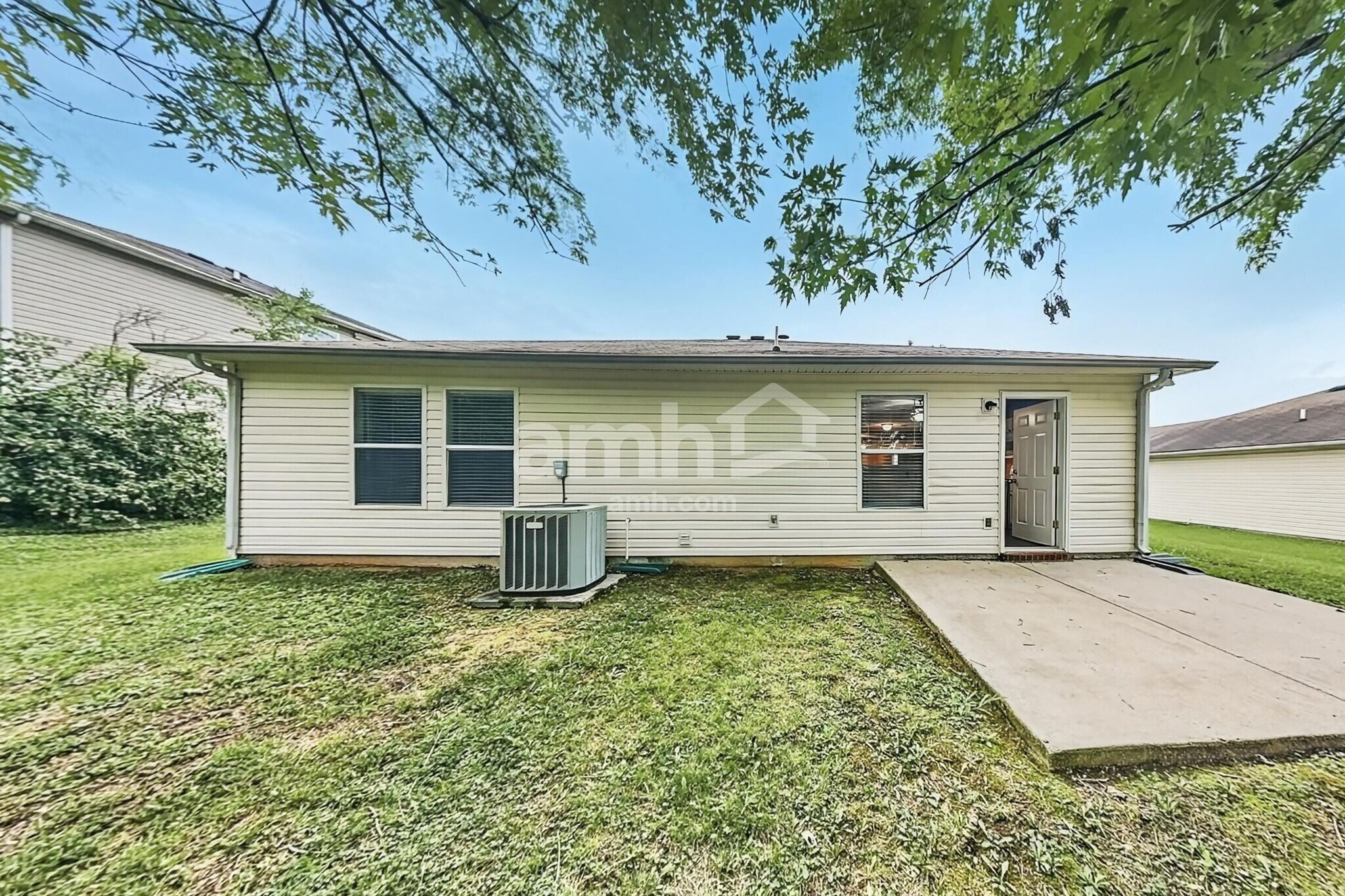 Building Photo - 2649 Sutherland Dr