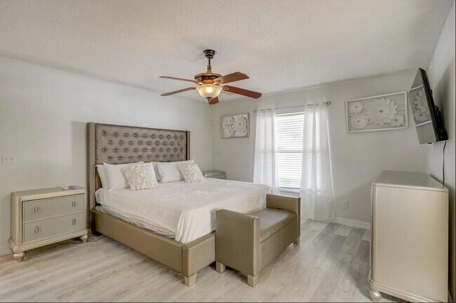 Building Photo - 739 Delancey Dr