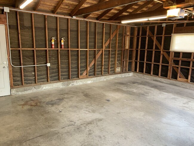 Building Photo - 1311 Spruce Dr