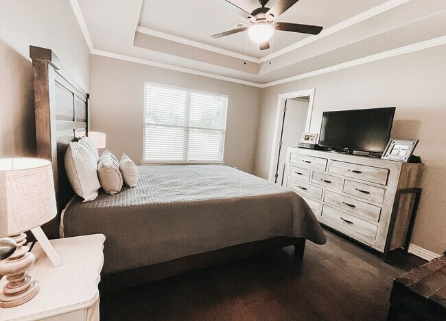 Building Photo - 746 Roselawn St