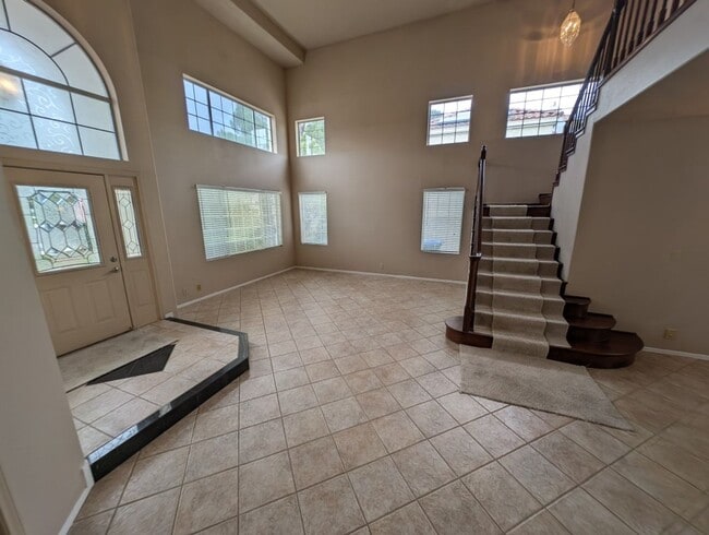 Building Photo - 2704 N Ontario Dr