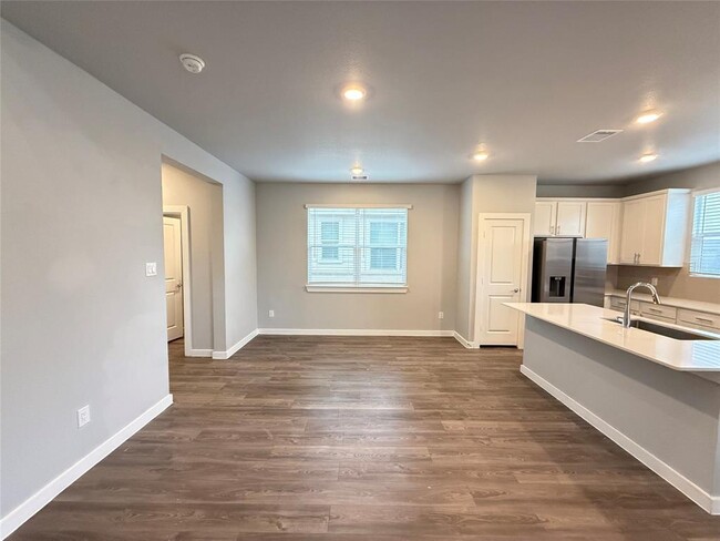 Building Photo - 52145223 Rocco Lakes Dr
