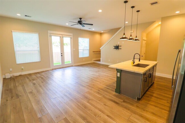 Building Photo - 5213 Pinemont Creek Ln
