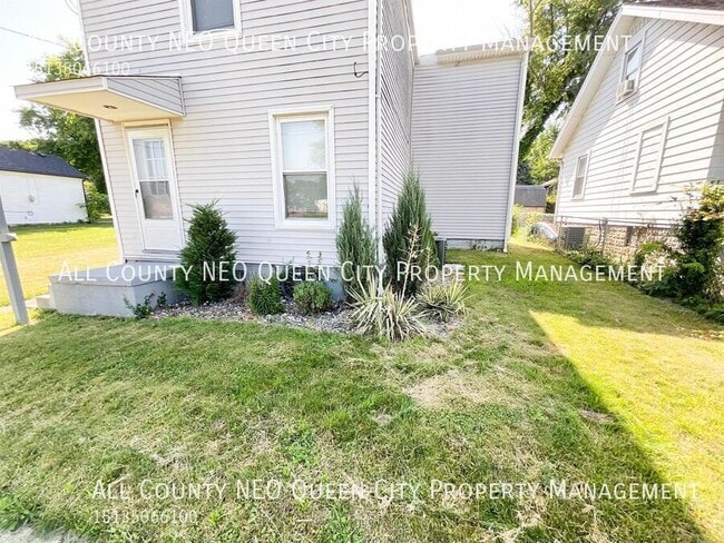 Building Photo - 1306 2nd St