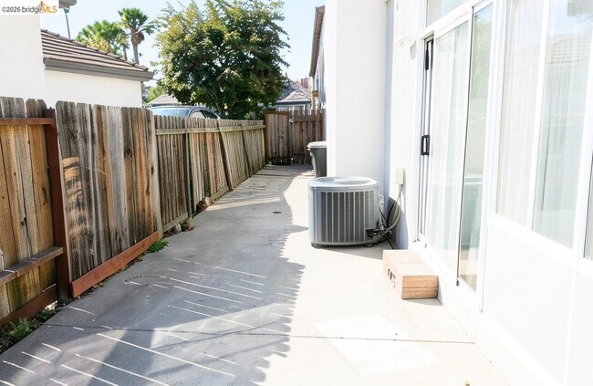 Building Photo - 2413 Santa Cruz Ct