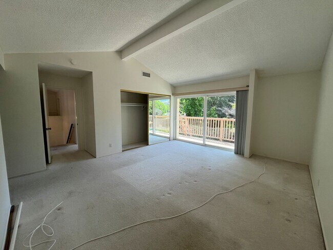 Building Photo - Westlake Village 4+2.5 w/pool, spa, green ...