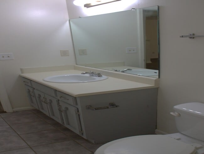 Building Photo - 1007 Kinsey Dr SE