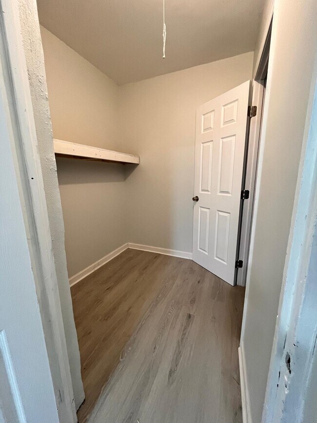 Building Photo - 962 Hanover Dr