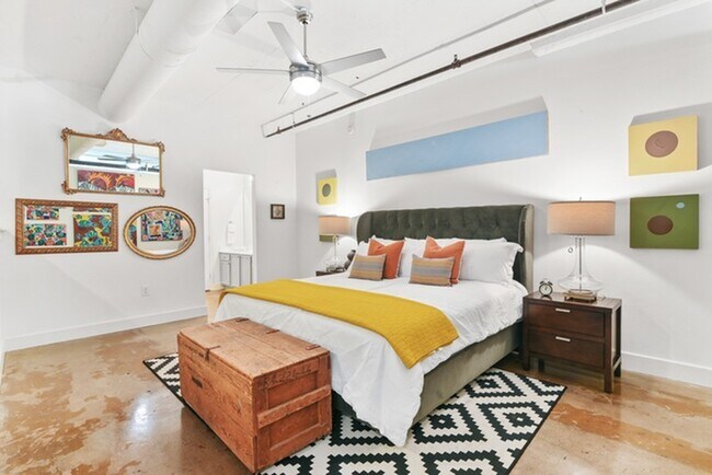 Building Photo - South Side on Lamar