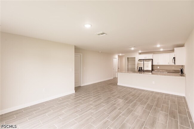 Building Photo - 4724 22nd St SW