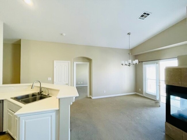 Building Photo - Tom Noon Condo