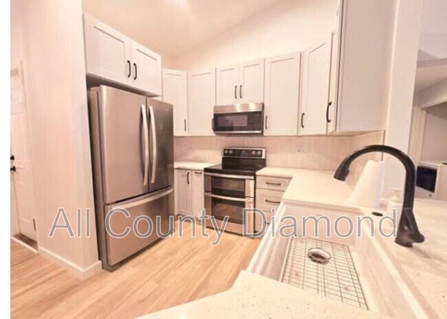 Building Photo - 126 Covington St