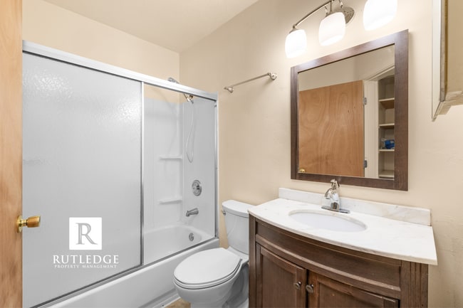 Building Photo - 3 Bedroom House in Central Point!