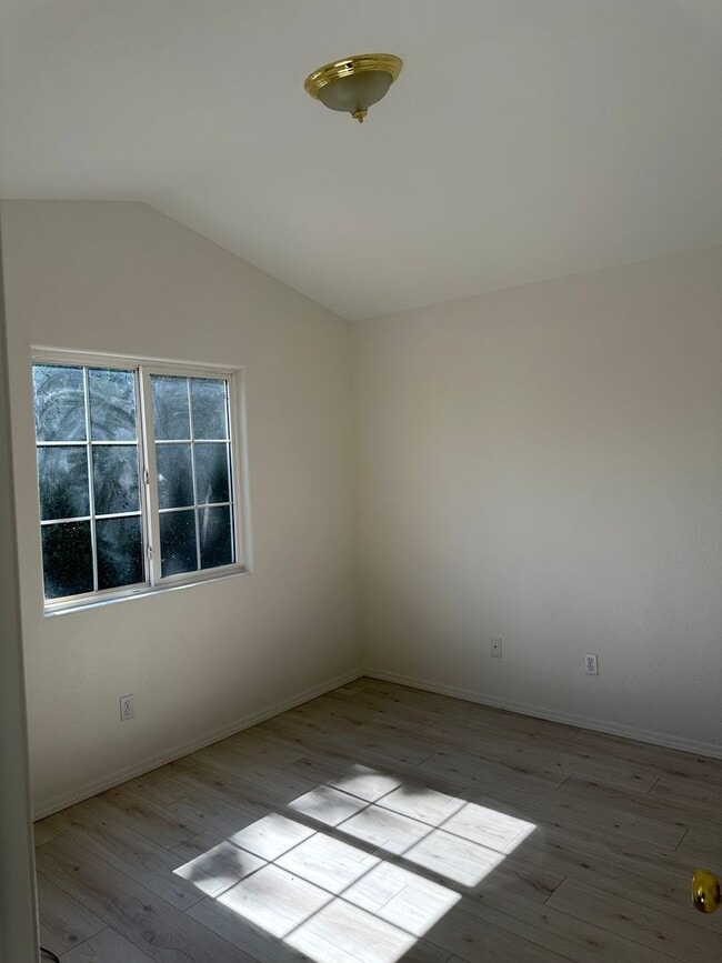 Building Photo - Significant rent reduction! Beautiful home in gated golf course community
