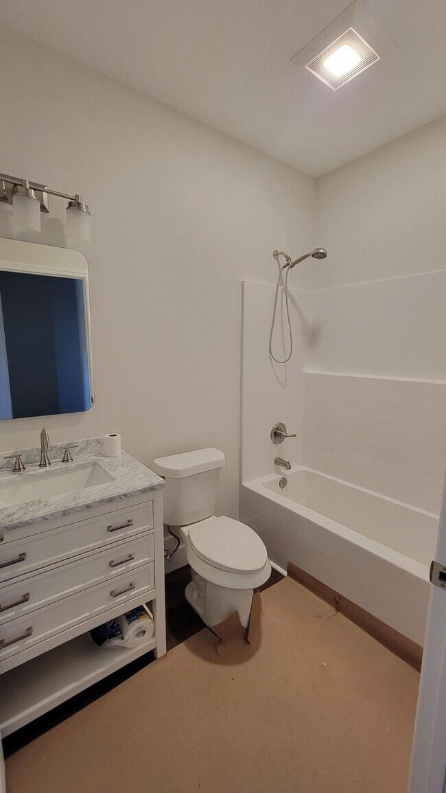 Building Photo - 117 Paislee Pk Ct