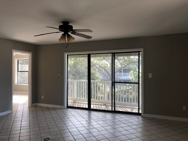 Building Photo - Beachwood Villas