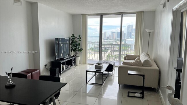 Building Photo - 1750 N Bayshore Dr