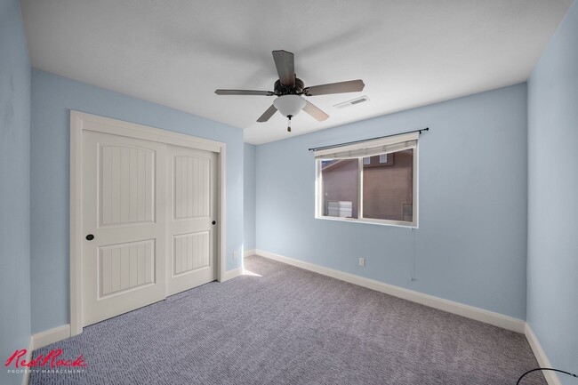 Building Photo - Charming 3 Bedroom Townhome