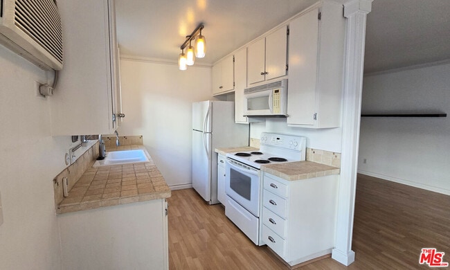 Building Photo - 972 Larrabee St