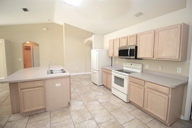 Building Photo - 32 Ryding Ln