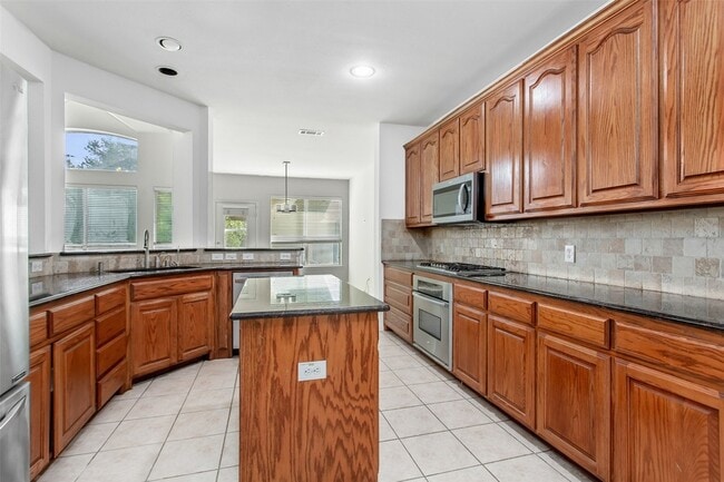 Building Photo - 915 Falcon Trail