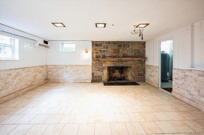 Building Photo - 34 Wolfe Ln