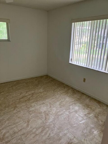 Building Photo - 5780 Woodmere Lake Cir
