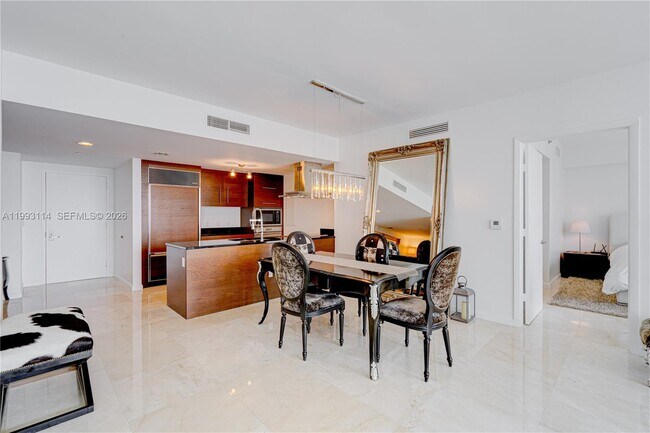 Building Photo - 495 Brickell Ave