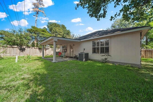 Building Photo - 28811 Fox Run Boulevard