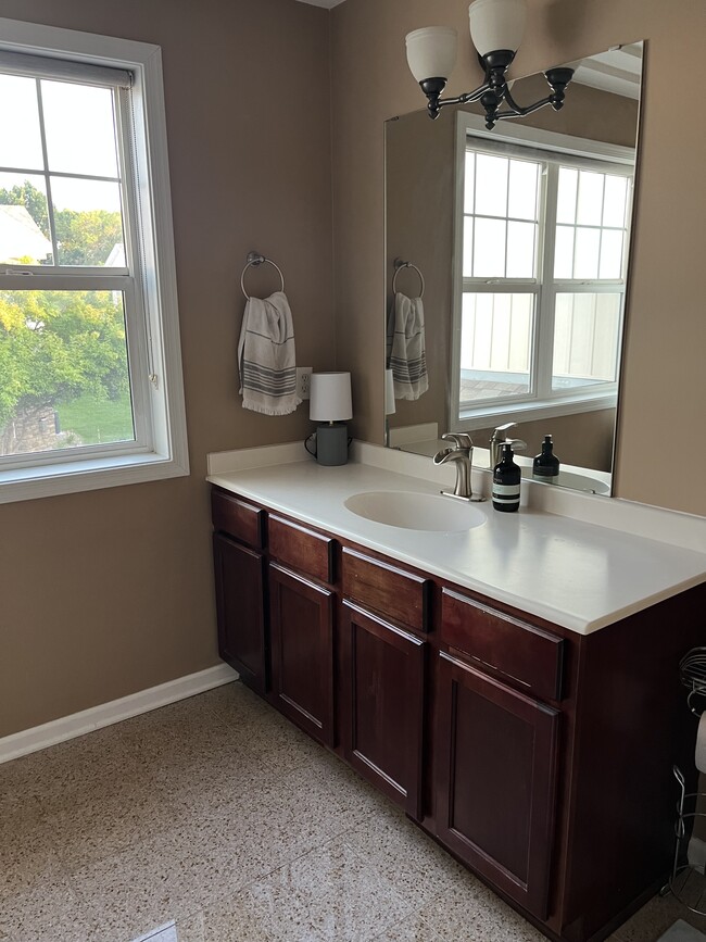 Building Photo - 5648 Winnetka Ave N