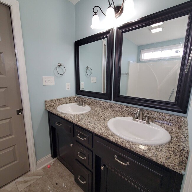 Building Photo - Charming Single-Story Haven in Carlton Ridge: Your Ideal Georgia Rental Home