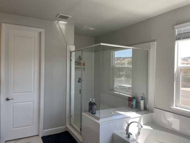 Building Photo - 8665 Mahonia Dr