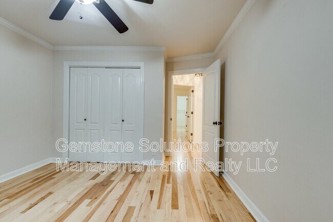 Building Photo - 221 Adams Ct