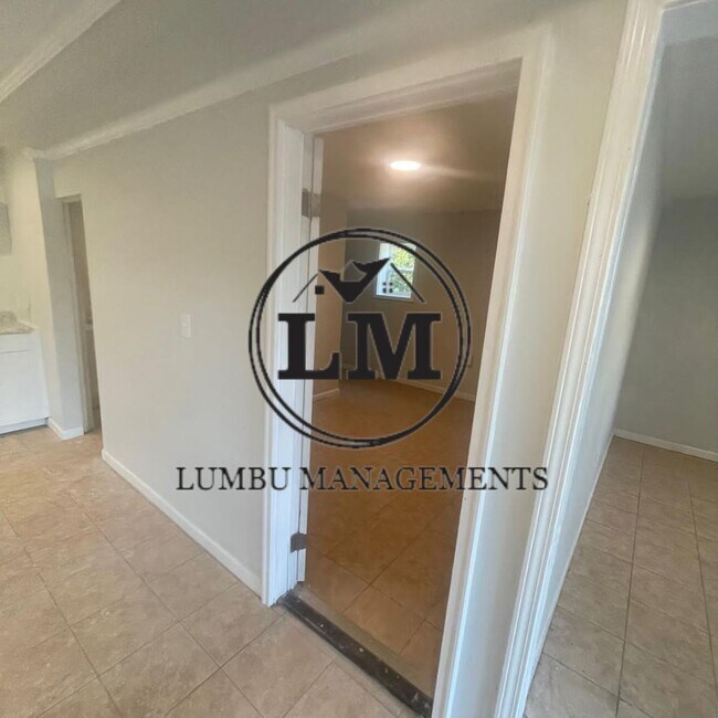 Building Photo - 2649 William Allen Rd