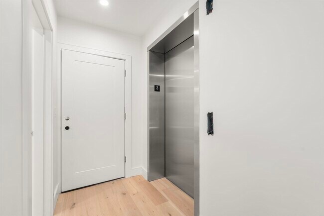 Building Photo - 90 A St