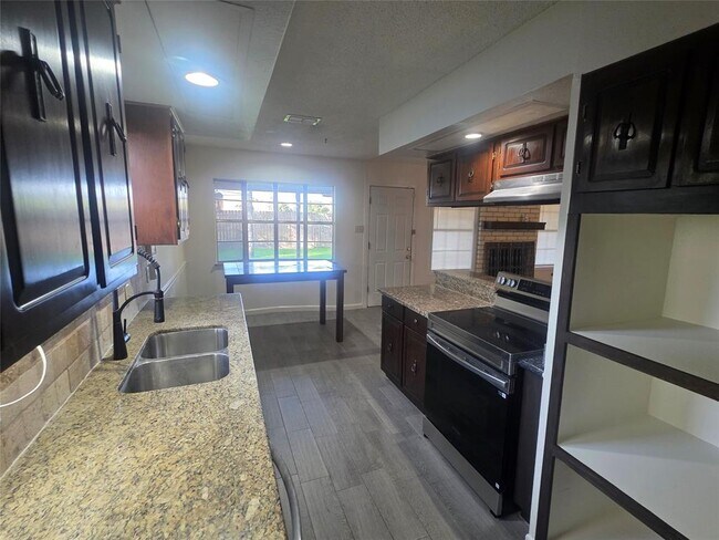 Building Photo - 11119 Sageburrow Dr