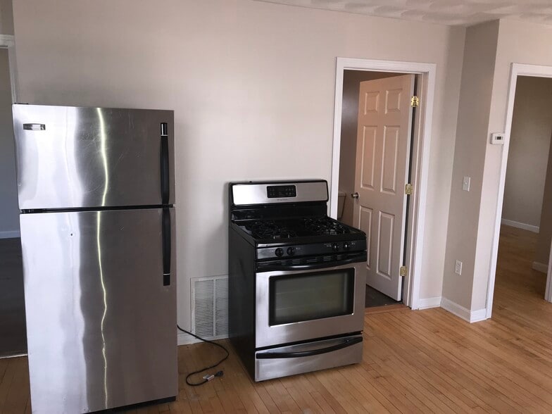 Building Photo - 347 Woonasquatucket Ave