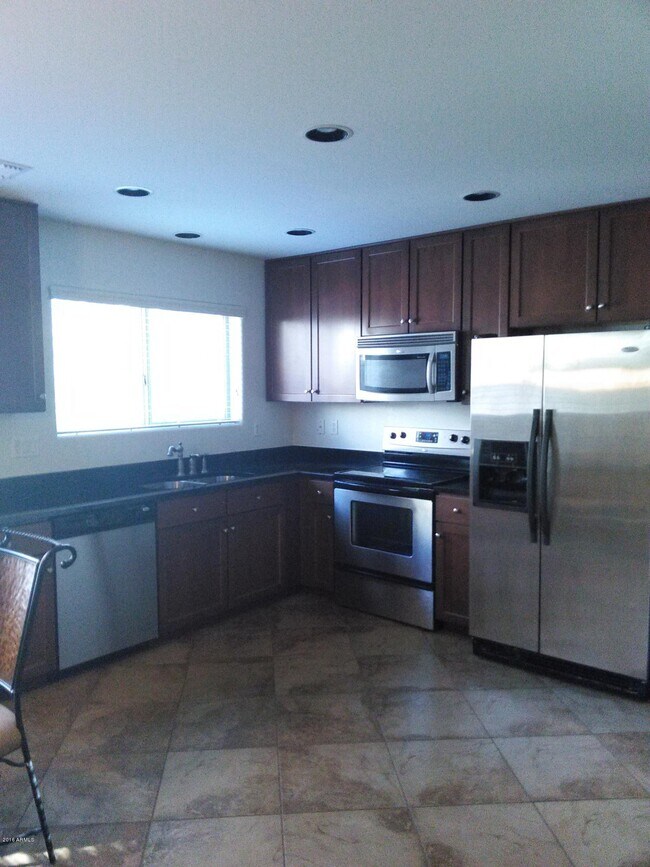 Building Photo - 1212 E Canyon Creek Dr