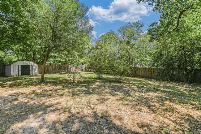 Building Photo - 8711 Bridgeport Dr