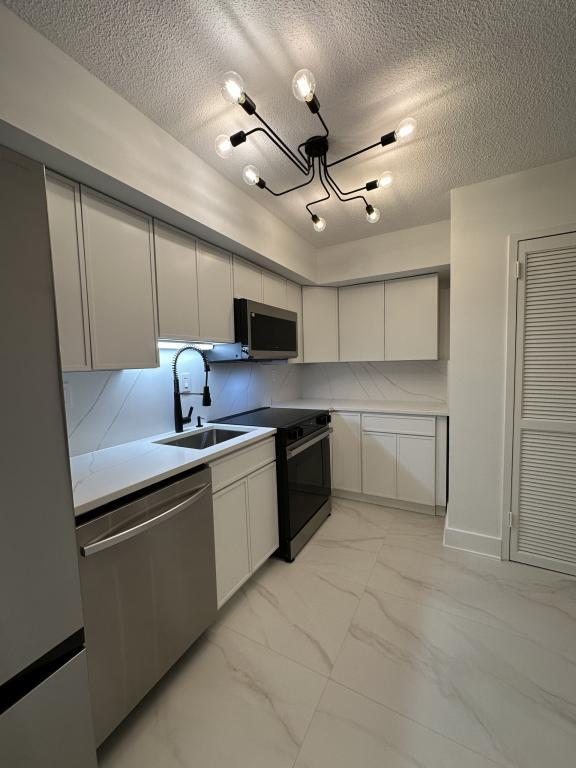 Building Photo - 1808 Old Meadow Rd